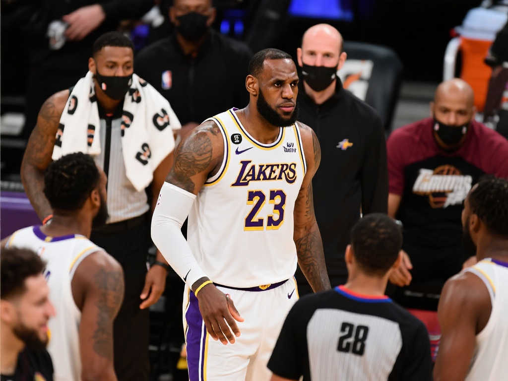 【直击】湖人反弹失利 老詹更衣室难掩失望情绪